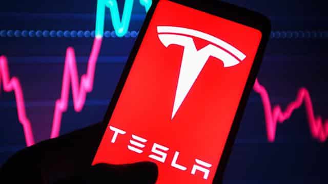 Ragioni del declino delle azioni di Tesla e aspettative future